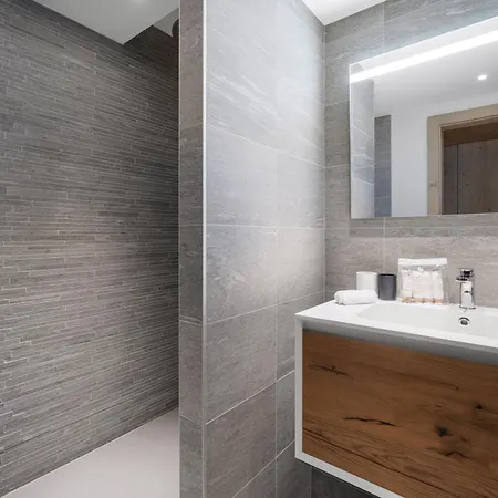 Apartment Moderne A Avec Acces Skis Aux Pieds, 6 Adultes Et 2 Enfants, Parking Inclus - Fr-1-562-82